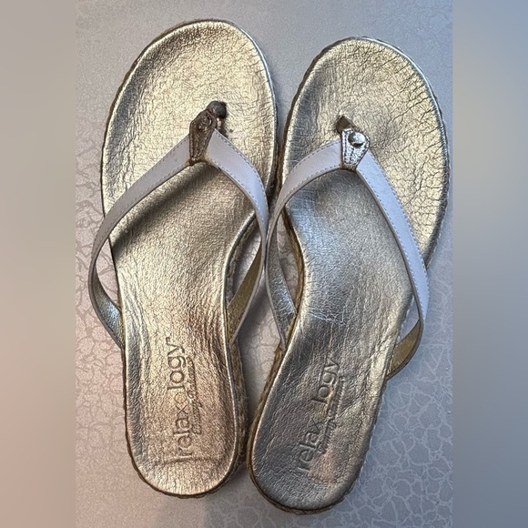 Tommy Bahama | ladies Relaxology lonna Leather Flip Flops. Size: 11 - Picture 8 of 16